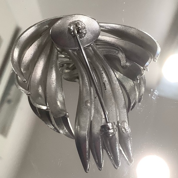 Silver Swirl Brooch - Picture 6 of 6